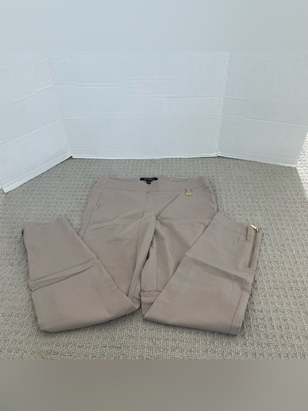 Women’s Ellen Tracy tan pull up pants